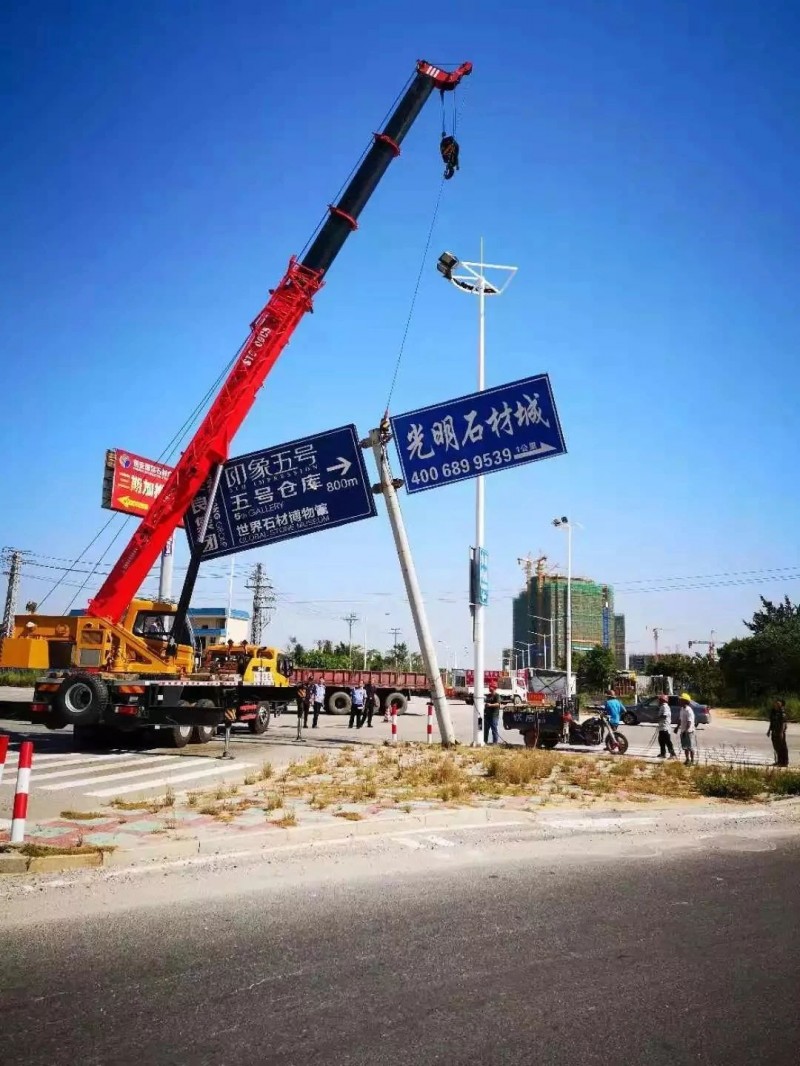 中國石材基地“福建水頭”路邊違規廣告牌整治行動