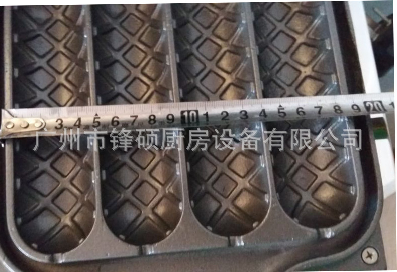 現(xiàn)貨直銷鋒碩四格香酥機(jī)熱狗棒機(jī)脆皮夾心玉米棒機(jī)商用小吃設(shè)備