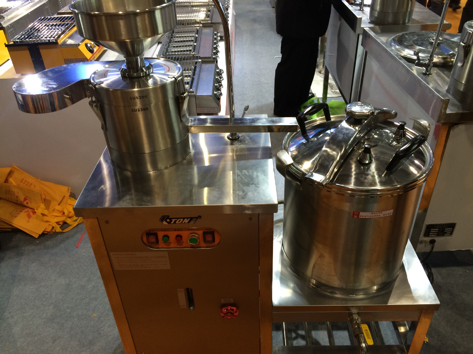 伊東多功能微壓豆奶機(jī)電加熱ET-YL10A容量40L產(chǎn)量80KG/H豆?jié){機(jī)