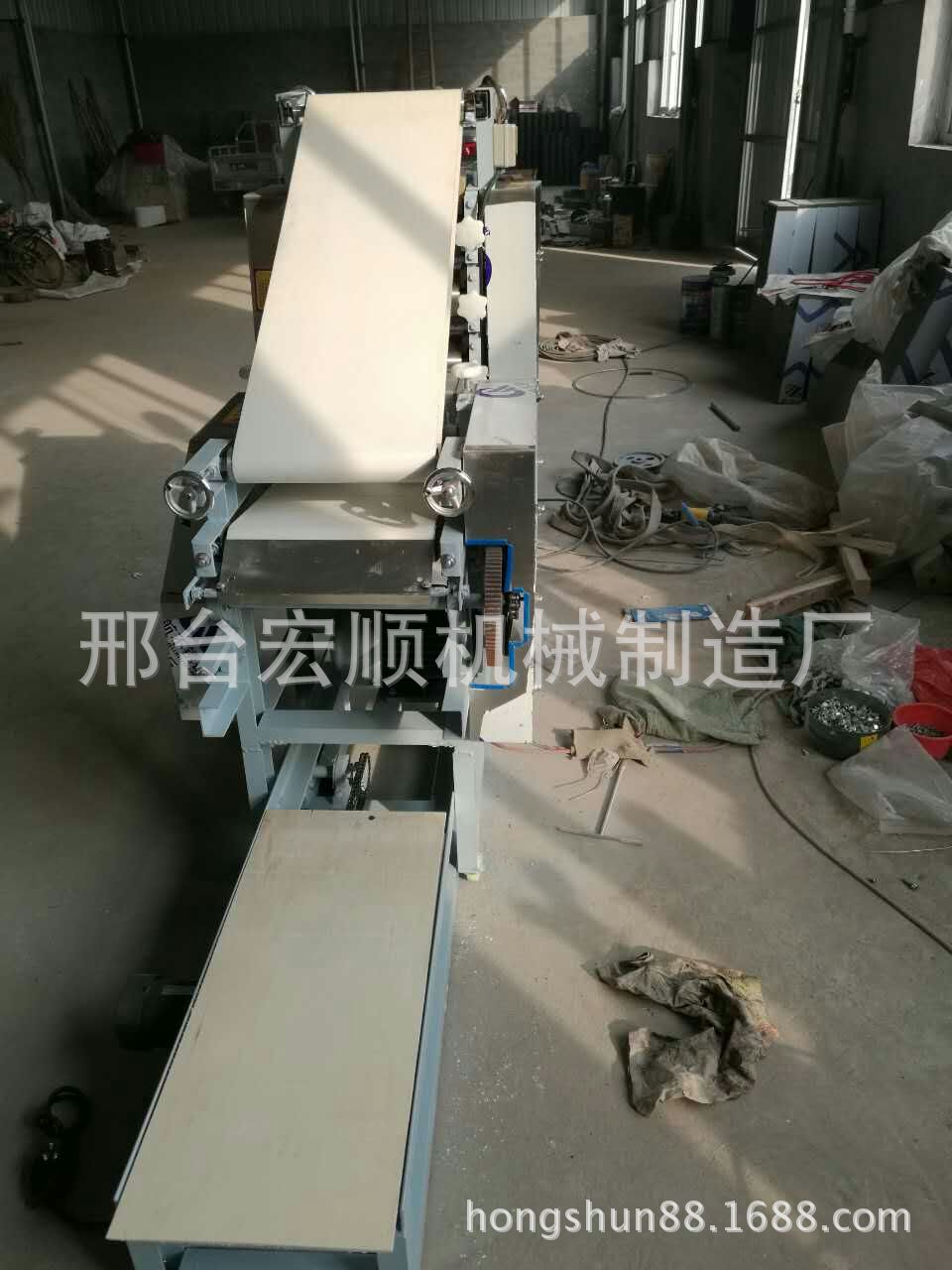 廠家訂做商用全自動(dòng)餃子皮薯片機(jī)大型仿手工混沌皮面條機(jī)一體機(jī)