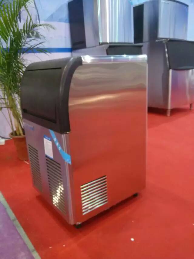 廠家直銷 日產(chǎn)量 35KG制冰機(jī) 方冰機(jī) 奶茶漢堡咖啡KTV專用冰塊機(jī)