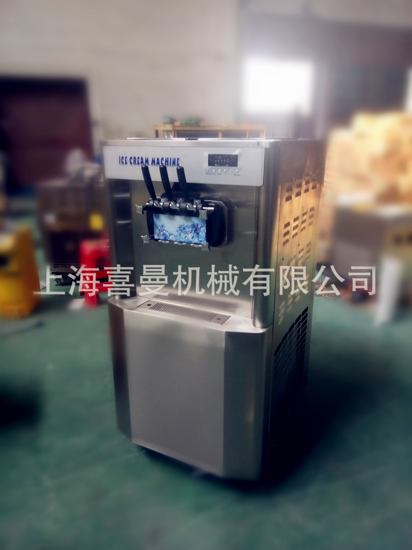 熱銷商用冰淇淋機(jī) 全自動甜筒雪糕機(jī)器 立式軟冰淇淋機(jī) 廠家
