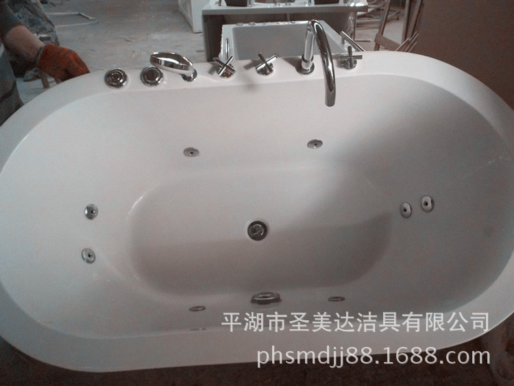 廠家直銷批發(fā)價(jià)亞克力按摩沖浪浴缸獨(dú)立式內(nèi)嵌式浴盆酒店工程浴缸