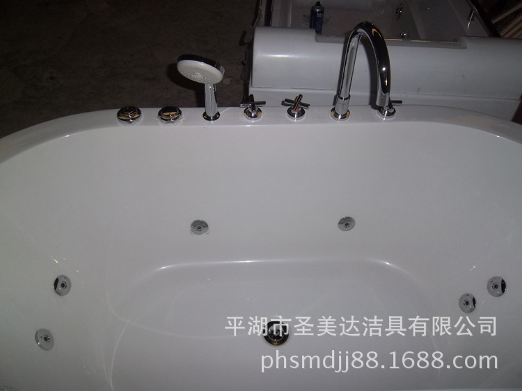 廠家直銷批發(fā)價(jià)亞克力按摩沖浪浴缸獨(dú)立式內(nèi)嵌式浴盆酒店工程浴缸