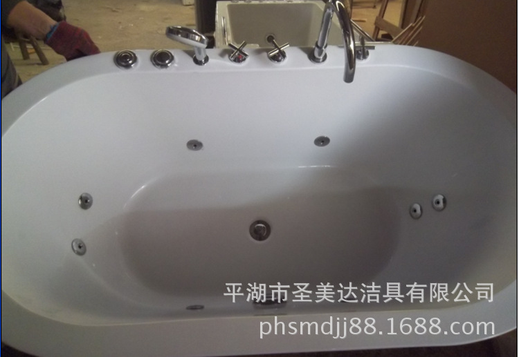 廠家直銷批發(fā)價(jià)亞克力按摩沖浪浴缸獨(dú)立式內(nèi)嵌式浴盆酒店工程浴缸