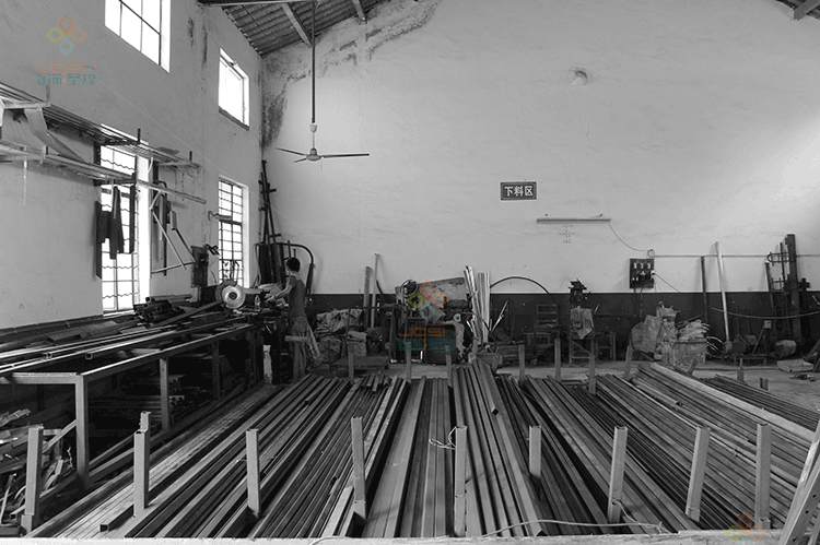 金彩 不銹鋼工作臺廚房 304和面揉面桌 食堂操作打荷臺承重實(shí)驗(yàn)桌