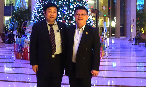 四川廚房用具行業(yè)協(xié)會會長鄭保華先生參加第六屆世界華人經(jīng)濟(jì)論壇