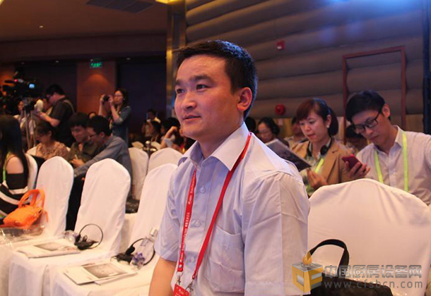 中國廚房設備網(wǎng)副總經理于鳳海參加博鰲亞洲論壇2014 跨國公司投資新格局會議現(xiàn)場