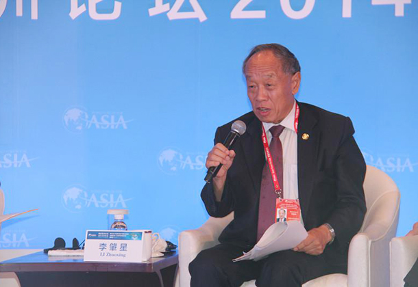 前外交部長、中國人民外交學會名譽會長、中國公共外交協會會長李肇星在會場發言