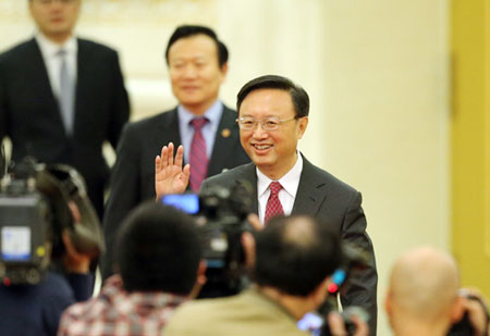 十二屆全國人大一次會(huì)議在人民大會(huì)堂三樓金色大廳舉行記者會(huì)，圖為外交部部長楊潔篪答中外記者問。