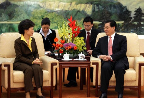 胡錦濤主席會見韓國當(dāng)選總統(tǒng)李明博特使樸槿惠