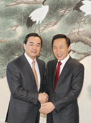 韓國當(dāng)選總統(tǒng)李明博會見中國政府特使、外交部副部長王毅
