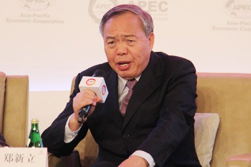 全國政協經濟委員會副主任、中國國際經濟交流中心常務副理事長鄭新立