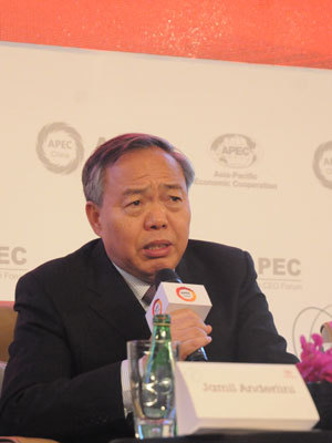 全國政協經濟委員會副主任、中國國際經濟交流中心常務副理事長鄭新立