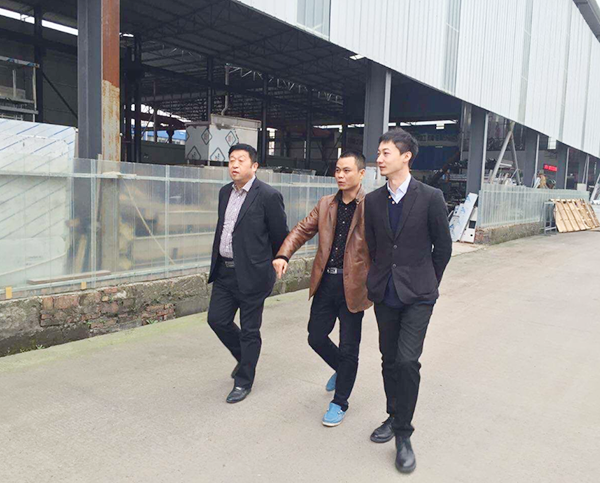 四川省廚房用具行業(yè)協(xié)會會長鄭保華參觀四川興鵬廚具企業(yè) 加強行業(yè)合作與交流