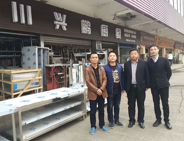 四川省廚房用具行業(yè)協(xié)會會長鄭保華參觀四川興鵬廚具企業(yè) 加強行業(yè)合作與交流